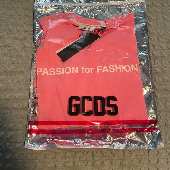GCDS ‘Passion for Fashion’ Wm’s SM pink long-sleeved cropped t-shirt! - Picture 3 of 4